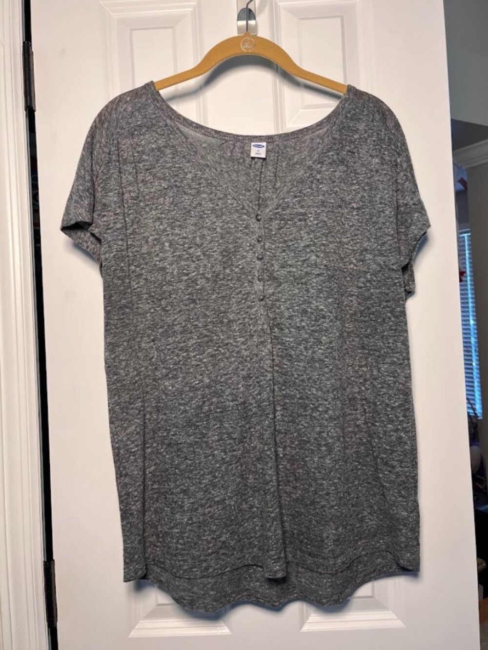 Set of 2 Old Navy Linen-Blend Henley Tops Medium (Heather Grey & Dusty Rose)